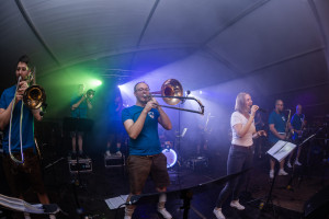 Alex und Sophia (Posaune und Gesang) von vorne