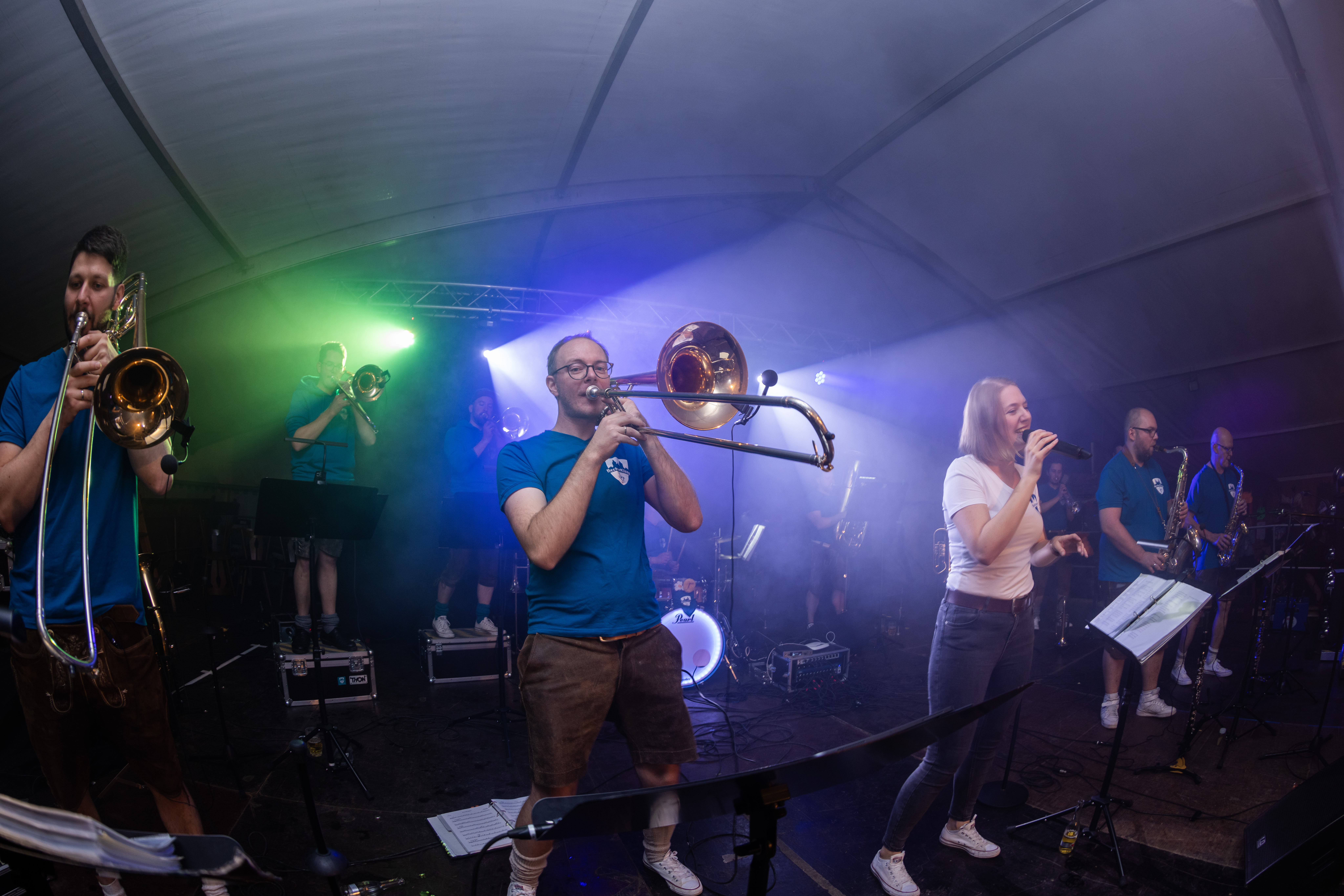 Alex und Sophia (Posaune und Gesang) von vorne