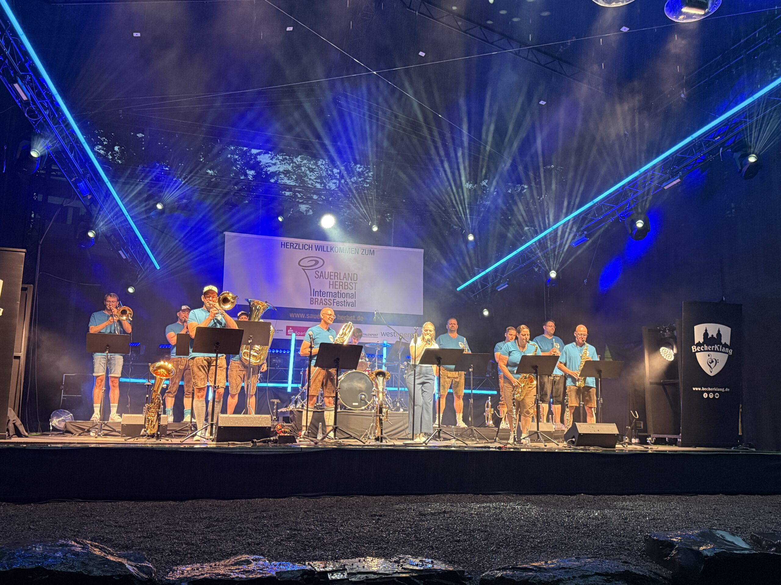 Bühnenoptik des Sauerland-Herbst International Brass Festival 2025
